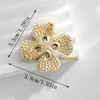 Broche de aleación de alta gama con pedrería de trébol de cuatro hojas estilo coreano, accesorio elegante y con estilo para trajes y abrigos de mujer
