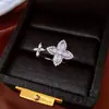 Anel Aberto Flor de Zircônia Estilo Francês de Luxo Leve, Anel Exquisito e Versátil para o Dedo Indicador com um Design Único, Joia de Personalidade de Nicho para Mulheres