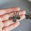 Pendientes Colgantes de Mariposa Vintage Dulces Cool Estilo Oscuro Trendy Puños de Oreja para Mujer Pendientes Nicho Minimalistas