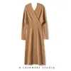 Suéter feminino de cashmere de comprimento médio com decote V cruzado, estilo pullover, mangas compridas, vestido de lã que vai até o joelho, nova coleção outono e inverno