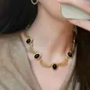Nuevo Collar Vintage Estilo Hong Kong Bloques de Color Negro y Dorado Pendientes de Alta Gama Estilo Retro Francés de Corte Accesorios para Vestidos de Noche