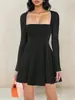 Vestido Negro de Alta Gama para Mujer, Cuello Cuadrado, Mangas Largas, Borde de Encaje, Falda de Corte A, Aspecto Adelgazante para Primavera y Otoño, Estilo Francés Hepburn