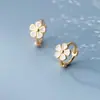Pendientes de Flor Blanca de Resina Epoxi de Cinco Pétalos Estilo Coreano, Pendientes Pequeños y Dulces para Niñas