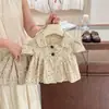 Nuevo conjunto de verano para niñas, moda de alta gama estilo coreano para niñas pequeñas, conjunto de dos piezas con top de manga corta de lunares y shorts para niños