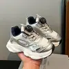 Novos Tênis Esportivos de Malha para Crianças 2026 Primavera e Outono Tênis Estilo Pai para Meninos Sapatos Casuais Versáteis para Meninas Tênis para Corrida ao Ar Livre