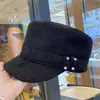 Sombrero ecuestre vintage de gamuza de copa plana para mujer, gorra casual de pico de pato pequeña para rostro, sombrero de artista elegante, moda otoño e invierno