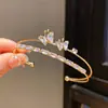 Pulsera con Hebilla de Letra de Circonita, Pulsera Personalizada y Exquisita, Lujo Accesible, Gama Alta, Sencilla, Moderna y Versátil Joyería de Mano para Mujer
