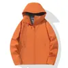 Colección de otoño e invierno: chaquetas minimalistas y ligeras para exteriores, ropa de trabajo con opciones de logotipo personalizadas y ropa deportiva para exteriores para uniformes corporativos