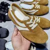 O Mesmo Estilo dos Novos Tênis de Treino Alemães Color Block New Retro 2026 para Mulheres, Tênis Casuais de Cadarço Plano para o Dia a Dia Feitos de Camurça de Vaca