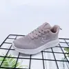 Novos Sapatos de Cola Fria Modelo Primavera 2026 Tênis para Mulheres Atacado Transfronteiriço Sapatos Individuais Estilo Coreano Tênis Esportivos Respiráveis para Mulheres em Estoque