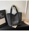 Bolsas de alta gama al por mayor para mujeres, nuevas bolsas de hombro tipo tote casual de gran capacidad, adecuadas para que las estudiantes las usen en clase