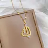 [Aço titânio] Uma flecha através do coração amor luz temperamento de luxo lindo colar de diamantes feminino all-match clavícula cadeia de aço de titânio