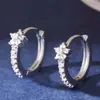Arete Pequeño de Flor Hebilla de Oreja Anillo de Oreja de Estrella de Cinco Puntas con Agujeros en las Orejas Anillo de Oreja de Flor de Cinco Pétalos Uña de Oreja Super Brillante para Mujer Pendientes de Corea del Sur