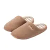 Zapatillas sencillas a rayas para el hogar nuevo para mujer otoño e invierno para interior para el hogar con terciopelo cálido antideslizantes para pareja zapatillas de algodón para hombre