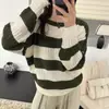 Suéter casual a rayas hueco de cuello redondo y manga larga para mujer, nuevo modelo otoño e invierno 2026, tejido base holgado y versátil