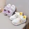 Zapatillas deportivas para niña, nueva colección primavera/otoño 2026, zapatillas de entrenamiento de moda alemanas para niños, zapatillas casuales de malla transpirable para correr para niñas
