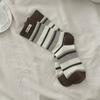 Calcetines de Tela Min con Etiqueta de Moda para Mujer, Calcetines de Media Pantorrilla para Otoño e Invierno, Rayas Finas, Empalme de Color Contrastante, Calcetines de Felpa, Calcetines de Rayas Retro