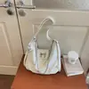 Moda Nova Primavera 2026 Luxo Leve Bolsas de Ombro Único para Comute sob o Braço Grande Capacidade Temperamento Elegante Corrente de Pérola Estudante