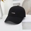 Boné de Baseball Novo Estilo Primavera e Verão com Letras Grandes para Mulheres, Proteção Solar, Respirável, Versátil, Emagrecimento Facial, Chapéu Bico de Pato de Aba Rígida para Homens