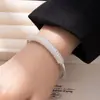 Pulseira Aberta de Metal Envolto Mais Vendida Transfronteiriça, Pulseira em Forma de C Elegante e Simples, Pulseira Torcida de Design Único Atacado