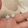 Pendientes de Zirconia con Forma de Copo de Nieve de Flor de Cinco Pétalos Súper Brillantes y Etéreos, Pendientes Versátiles de Lujo Ligero de Alta Gama para Mujer, Pendientes Exquisitos Estilo Hada