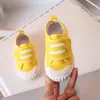 Tênis de Lona Infantil 2025 Nova Coleção Primavera e Outono Estilo Pequeno e Médio Crianças Bebê Tênis Casuais Meninos e Meninas Sapatos Brancos Sapatos para Jardim de Infância