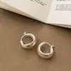 Brincos de Tarraxa de Flor Geométrica Metálica Fosca Exagerados da Moda para Mulheres com uma Personalidade Única de Nicho de Alto Padrão