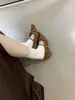 []2026 Otoño Nuevos Zapatos de Mujer Aumentadores de Altura Interior Gamuza Hebilla Cruzada Punta Cuadrada de Una Correa Zapatos Individuales Zapatos de Mujer