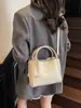 2026 Verão Novo Bolsa Saco com Padrão de Lichia Transversal Estilo Coreano Nicho Bolsa de Mão para Mulheres Bolsa de Ombro para o Trabalho