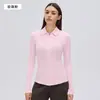 Camiseta T-shirt casual feminina de manga longa para yoga, feita de modal respirável e amiga da pele, com gola Henley e detalhes de botões, top versátil D26134