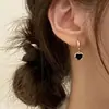 Novos Brincos Populares de Coração Preto e Dourado para Mulheres, Luxo Acessível, Brincos Retrô de Alta Qualidade, Brincos de Design de Nicho para Mulheres
