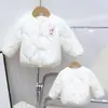Casaco curto de algodão infantil para meninos e meninas, jaqueta quente espessa com bordado de desenho animado, jaqueta acolchoada de algodão para outono e inverno, casaco de bebê com forro interno