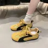 Tênis femininos estilo corrida amarelos, novo modelo outono 2026, versáteis e populares, tênis leves retrô com sola macia