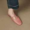 Cómodas Mules de Cuero Estilo Francés de 1.5cm para Mujer, Calzado de Verano para Exteriores, Sandalias Planas Slip-On Color Rosa y Blanco Roto.