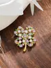 Broche Exquisito y de Moda de Circonia Completa de Cuatro Hojas, Diseño Retro Británico, Accesorio para Traje y Vestido, Ramillete, Pin para Suéter y Abrigo