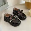 Zapatos de charol con lazo para niña, estilo coreano, nuevos para Primavera y Otoño 2025, zapatos de piel con punta redonda, estilo princesa, zapatos de moda para niños