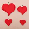 Venta al por mayor de fabricantes Parches Bordados Parches Bordados por Computadora Versátiles Tamaños Grandes y Pequeños Bordado de Corazón Rojo Brillante Parches para Ropa