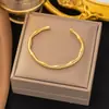 Transfronteiriços Centenas de Braceletes Abertos Exquisitos de Aço Titânio Não Descolorante com Micro-Incrustações, Dupla Camada, Cruzados, Luxo Leve, Versátil e de Alta Qualidade
