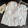 Pijama de Lujo a Cuadros Rosas y Blancos Bordado Tallas Grandes con Copas en el Pecho para Mujer, Algodón Nube Transpirable de Manga Larga y Pantalón Largo Conjunto de Dos Piezas para Casa