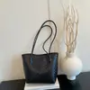 Otoño 2026 Nuevo Color Sólido Textura Tejida Casual Popular de Moda Sencillo Gran Capacidad Bolso Tote de Hombro Único para Debajo del Brazo