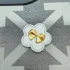 Pulsera de Corazón Tridimensional con Lazo Funda para Teléfono Móvil Apple 15 Funda para Teléfono Móvil Iphone14 Decoración Accesorios de Joyería DIY