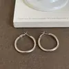Pendientes de aro geométricos retorcidos de metal liso estilo Ins para mujer, simples, para el trabajo, con temperamento, versátiles, modernos, pendientes de moda, joyería para orejas