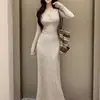 Vestido Novo de Outono e Inverno Estilo Francês Transfronteiriço, Vestido Longo de Manga Longa Plus Size para Mulheres Curvilíneas, Bodycon Emagrecedor com Amarração na Cintura