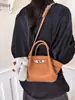 Bolso de Mano Tipo Cubo de Alta Gama Estilo Comercio Exterior para Mujer, Nuevo Bolso de Hombro Casual Vintage Invierno 2026, Bolso Cruzado de Nicho