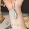 Colgante de Hielo Jade de Alta Calidad al por Mayor con Calcedonia Blanca y Diseño de Flor de Magnolia, Nuevo Estilo Chino Colgante de Collar para Regalo de Mujer