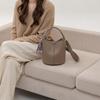 2024 Nuevo Bolso Balde Cyber Celebrant para Mujer Bolso de Mano de Estilo Coreano Moderno Combinable Lichi Hombro Cruzado Bolso de Axila para Mujer