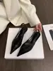 Sandalias de tacón de cuña estilo francés Chuyuji, color albaricoque, de punta cerrada, zapatos de hada, nuevos zapatos de punta afilada primavera-verano 2026 para combinar con faldas para uso nocturno