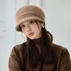 Chapéu Feminino de Inverno à Prova de Vento e Frio, Quente, de Tricô, Novo Outono e Inverno 2025, Versátil, com Proteção para as Orelhas, de Lã, Boina
