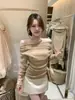 AS OFFICIAL Blusa de Otoño para Mujer Estilo Coreano Perlado Brillante Lunares Plisada Falso Dos Piezas Hombros Descubiertos Manga Larga 28918