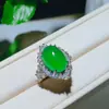 Anillo de Calcedonia Verde Hielo Alto al por Mayor Ágata Verde Esmeralda Huevo de Paloma Incrustado Anillos para Hombres y Mujeres Suministro en Vivo